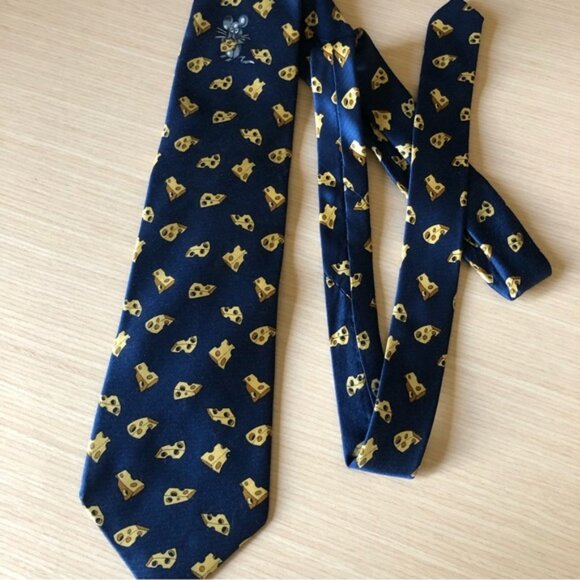 💕2/$30 💕Robin Ruth 100% Silk Mouse & Cheese Patterned Tie - Picture 1 of 5